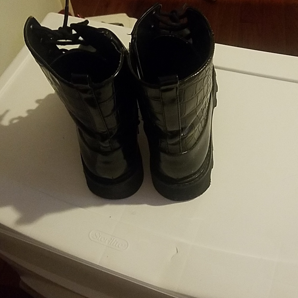 Boots - Picture 2 of 4